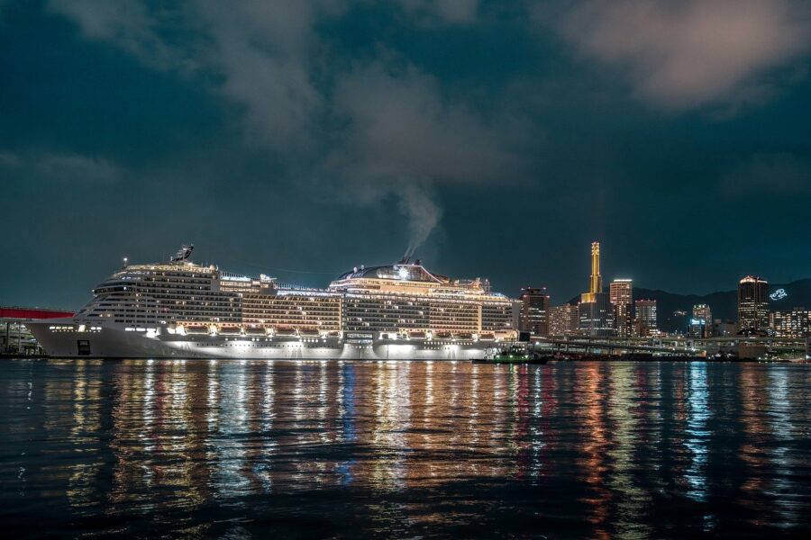 Cruise ships all around the Red Sea